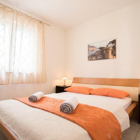 Apartment Smuljic Vrboska Exterior photo