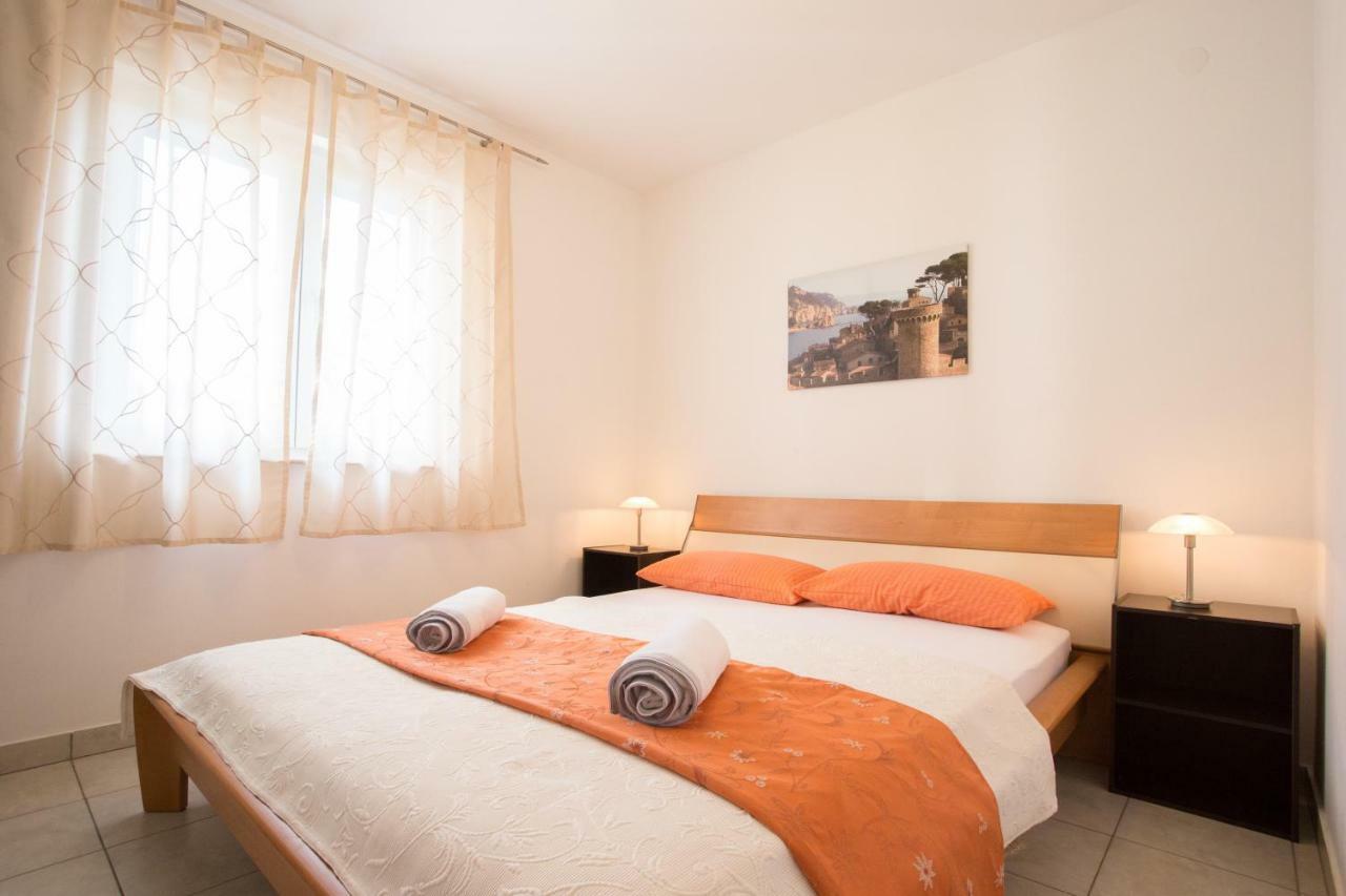 Apartment Smuljic Vrboska Exterior photo