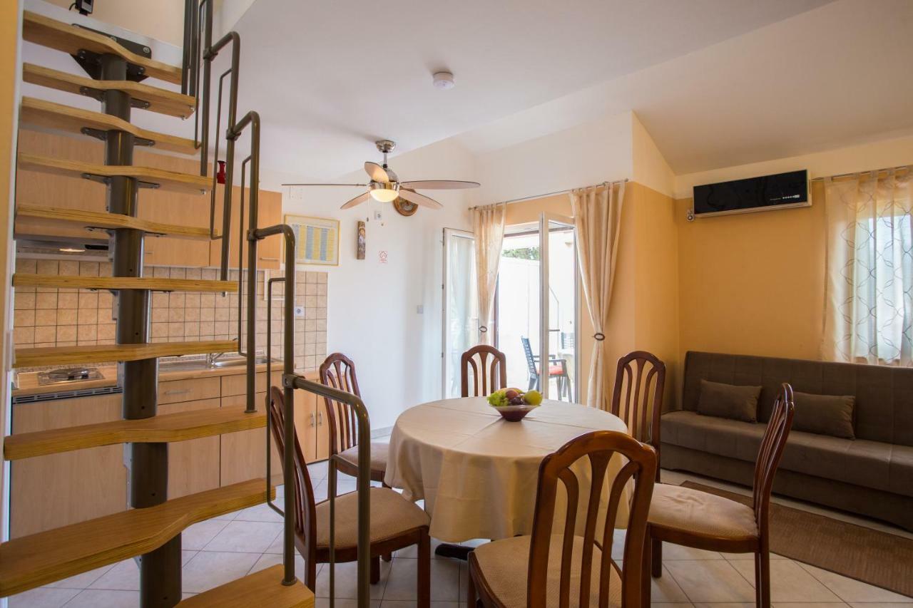 Apartment Smuljic Vrboska Exterior photo